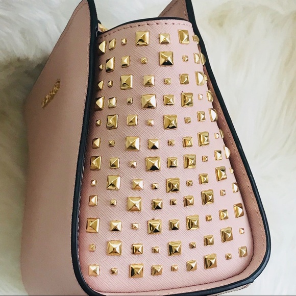 ♦️SOLD♦️ Michael Kors Selma Messenger Wallet Set - Picture 3 of 8